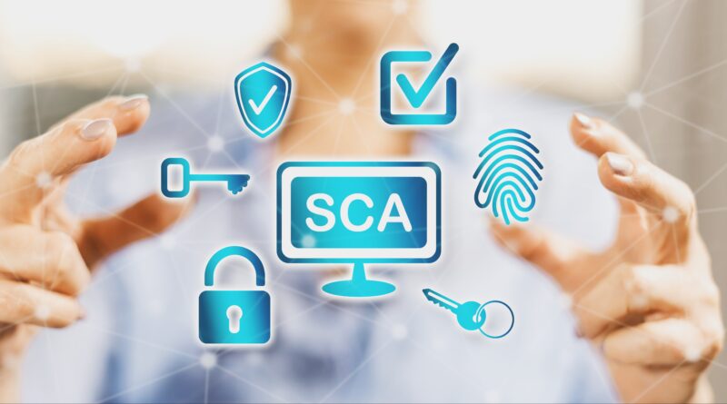 Hologram z koncepcją Strong Customer Authentication między dłońmi kobiety